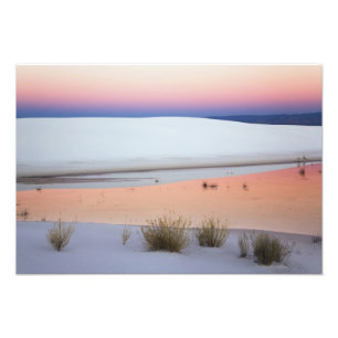 Foto Céu do crepúsculo refletido em poça de água de