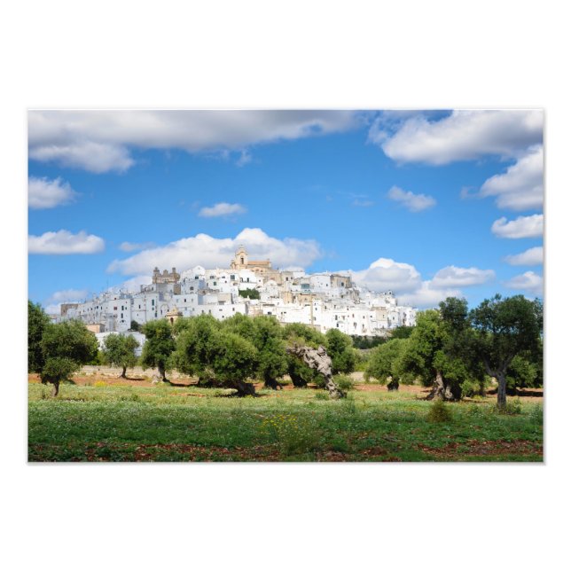 Foto Cidade branca de Ostuni com oliveiras, Puglia impr (Frente)