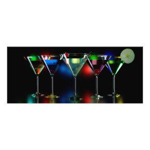 Foto Cocktails diferentes em óculos de martini com luze