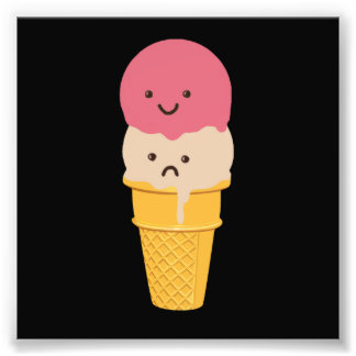 Foto Cone de Sorvete Feliz e Triste