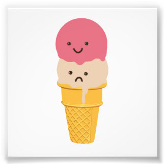 Foto Cone de Sorvete Feliz e Triste