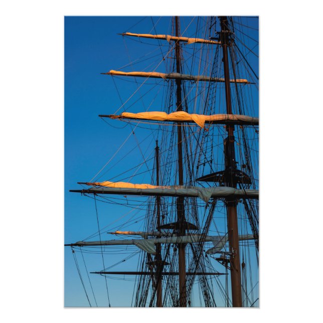 Foto Configurando Através Dos Mastros (Frente)