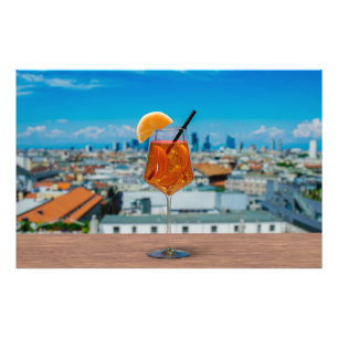 Foto Coquetel Spritz numa mesa com vista a Milão