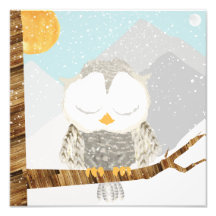 Coruja da Neve Dormindo em uma Árvore