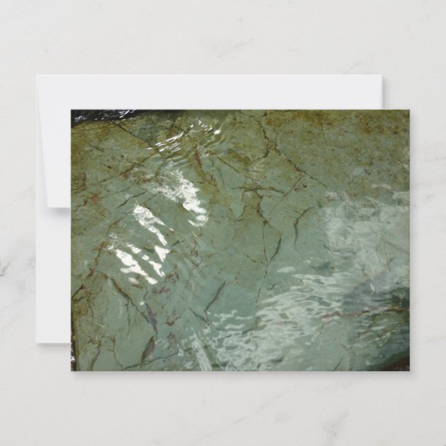 Foto da Natureza do Rochedo Coberto por Água (Frente)