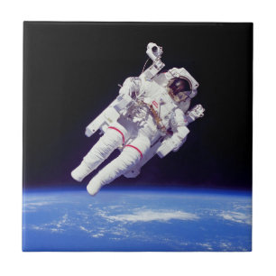 Foto da órbita de terra do Spacewalk de Jetpack d