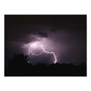 Foto da tempestade do relâmpago do país