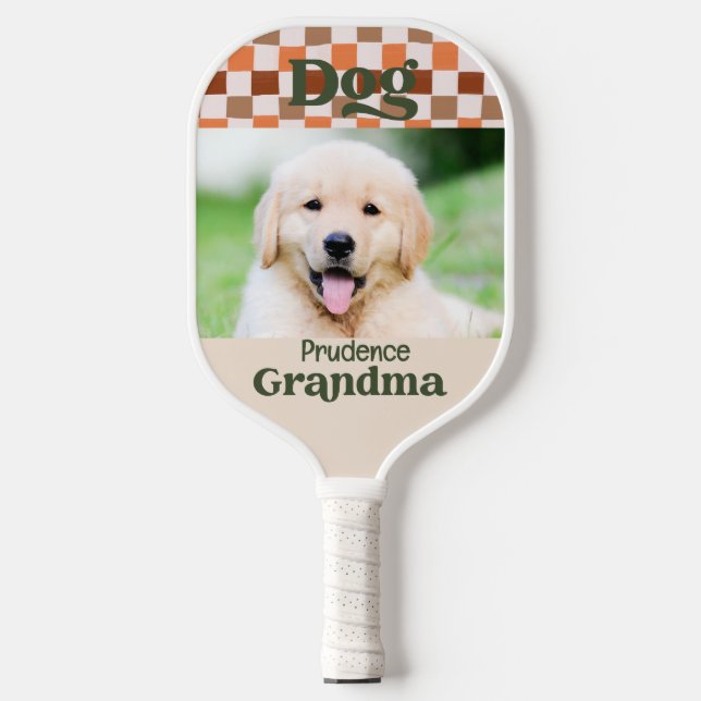 Foto da Vovó Cachorro no Tabuleiro de Xadrez Retro (Front)