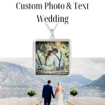 Foto de Casamento de Amor Verdadeiro   Colar de Te<br><div class="desc">Insira sua foto favorita de casamento de vocês dois. Adicione seus nomes facilmente com a guia Editar.</div>