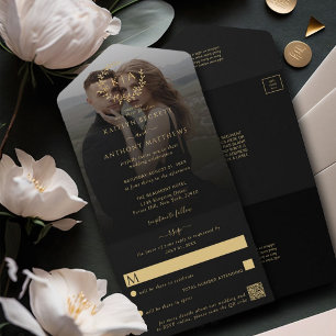 Foto de Casamento de Monograma Dourado e Preto Ele