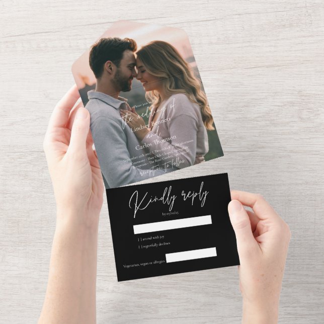 Foto de casamento negro e elegante com a RSVP (Aba destacável)