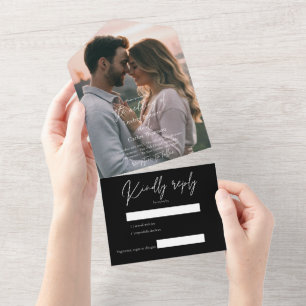 Foto de casamento negro e elegante com a RSVP