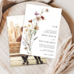 Foto de Convite Floral<br><div class="desc">Este Convite Floral de Casamento Floral de Foto na moda e elegante apresenta lindas flores silvestres de cor d'água pintadas manualmente organizadas em um buquê adorável. Encontre itens correspondentes na Coleção de Casamentos de Flores Selvagens de Branca.</div>