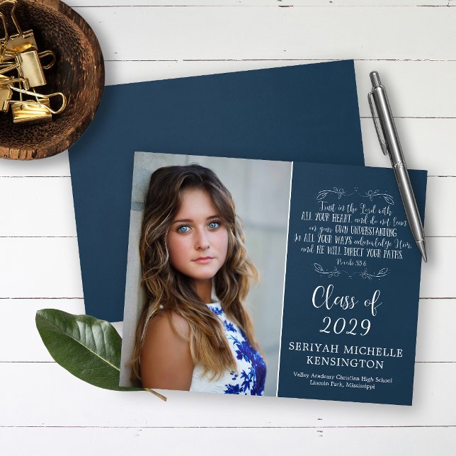 Foto de Graduação Versa da Bíblia Cristã de Orçame (Criador carregado)