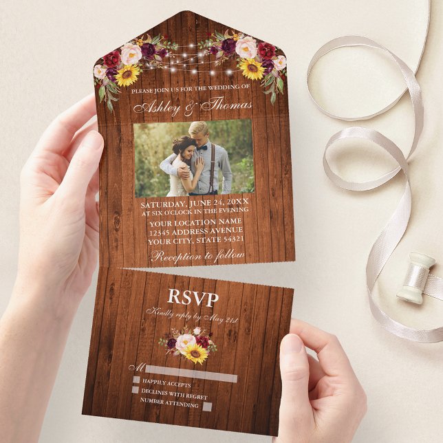 Foto de Luzes Florais de Madeira de Casamento Russ (All In One Wedding Invitation with tear off RSVP Card)