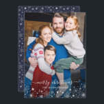 Foto de Natal do marinho Blue Winter Snowflakes<br><div class="desc">Marinho Blue Winter Snowflakes Cartões de Natal Fotográficos de Natal com a sua fotografia e um doce quadro de flocos de neve brancos e brancos. O dorso é um Marinho festivo azul, mas pode ser mudado. Entre em contato conosco em cedarandstring@gmail.com se precisar de assistência com o design ou produtos...</div>