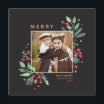 Foto de Natal do Winter Berries Greenery | Quadrad<br><div class="desc">Cartão festivo e de folga,  com a nossa exclusiva coloração d'água,  botânica e bagas de inverno,  trabalho de arte para armar e destacar sua foto.</div>