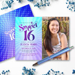Foto de Orçamento Doce 16 Gradiente Azul Roxo Conv<br><div class="desc">Feliz 16 de aniversário. Enviar este legal retrato do boho, convite de festas personalizado do orçamento para um evento para lembrar. Do lado esquerdo, a tipografia divertida, moderna, roxa e azul marinho, com a tipografia sans serif moderna, sobrepõe-se a um fundo de turquesa à luz do pop e de raios...</div>
