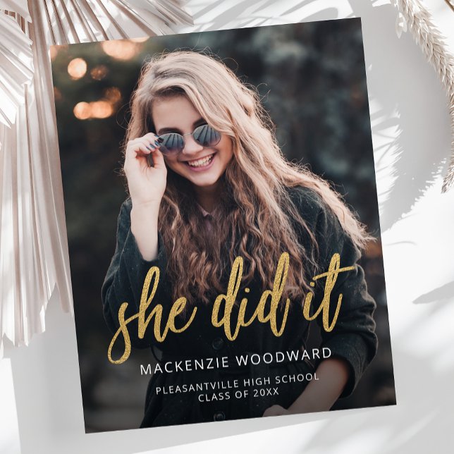 Foto De Orçamento Dourada Ela Fez A Graduação (Criador carregado)