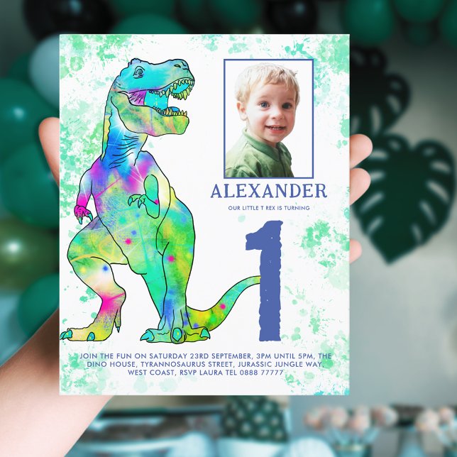 Foto de Watercolor do Partido do primeiro aniversa (Dinosaur T-Rex 1st birthday party invitation with photo template watercolor green and blue dino)