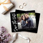 Foto do orçamento H MOD Chic 5 Salvar a Data<br><div class="desc">** SATIN PAPER É PAPEL FINO. ATUALIZE O PAPEL PARA OBTER UM PAPEL MAIS ESPESADO. TEM UMA OPÇÃO PARA ENVELOPES. *** Economize dinheiro em convites com este convite menor que tem uma opção para envelopes. Prepare seus convidados para o maravilhoso casamento com sua Foto H MOD Chic 5 Salve os...</div>