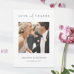 Foto Elegante Simples Obrigado Cartão De Casamento<br><div class="desc">Este simples modelo de cartões de agradecimentos de casamento de fotos personalizadas apresenta um design moderno, elegante, minimalista. A forma padrão é cantos nítidos padrão, mas cantos arredondados também funcionam maravilhosamente com este design, então tente ambos os modos de aparência e veja qual deles o agarra! A frente apresenta sua...</div>