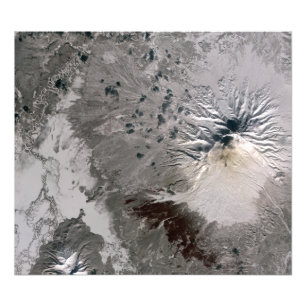 Foto Elevações ricas de uma pena da cinza