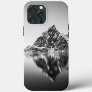 Foto em preto e branco da montanha Lofoten