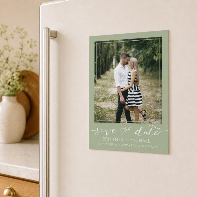 Foto em Verde Oliva Moderno Simples Salve a Data (Announce your wedding with this custom photo save the date design. )