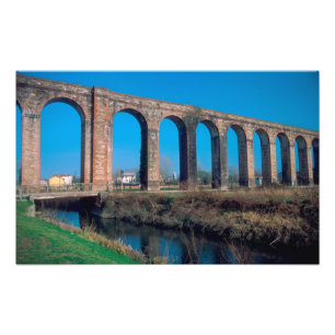 Foto Europa, Itália. Aqueduto perto de Lucca.