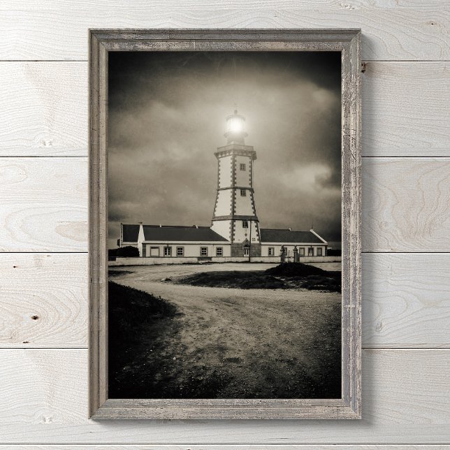 Foto Farol antigo numa noite de tempestade (Criador carregado)