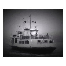 Ferry para Suomenlinna fortaleza ilha no nevoeiro 