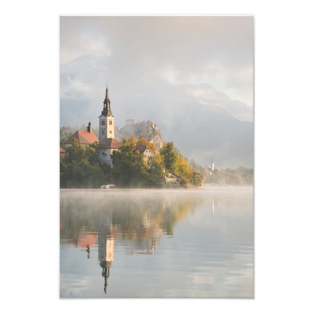Foto Foggy sunrise Lago Bled impressão vertical (Frente)