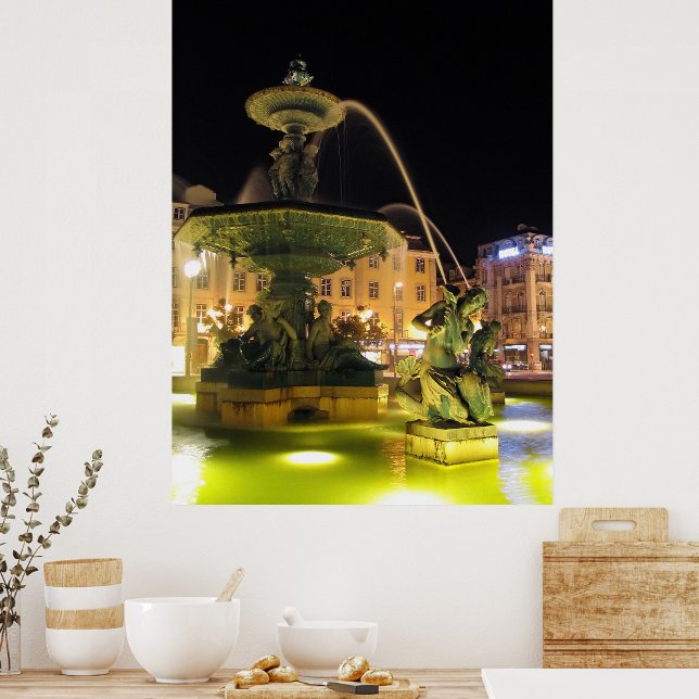 Foto Fonte iluminada e Sereia. Rossio, Lisboa (Criador carregado)