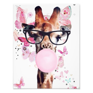 Foto Girafa soprando chiclete com fundo de borboleta