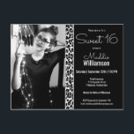 Foto Glitter Leopardo Negro Docinho 16 Convite<br><div class="desc">MODERN GIRLY BLACK AND WHITE LEOPARD SWEET SEZE POSTCARD apresenta a foto da aniversariante. Por favor, note que nossa foto é na verdade uma foto em preto e branco. Se você tiver uma foto colorida e preferir que seja preto e branco, poderá adicionar um filtro à sua foto na ferramenta...</div>