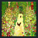 Foto Gustav Klimt Garden com Galinhas<br><div class="desc">Impressão de fotografia com a pintura a óleo de Gustav Klimt Garden com Roosters (1917). Duas galinhas marrons ficam no caminho do jardim. Lindas flores rosa,  vermelhas e brancas florescem ao longo do caminho. Um presente de excelente para fãs de Arte Nouveau e de Arte Austríaca.</div>