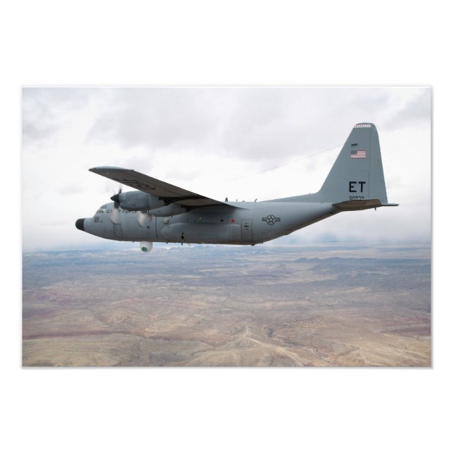 Foto Hércules C-130 voa pelo céu (Frente)