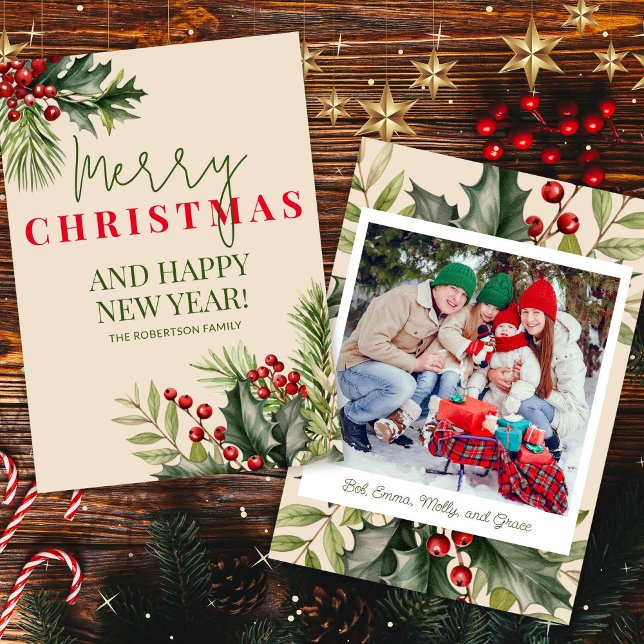 Foto Holly Pine Red Berries Beige Cartão de Natal (Criador carregado)