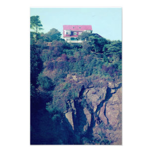 Foto House on a Cliff, Tenby, Wales, UK (fim dos anos 7