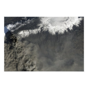 Foto Ideia satélite de uma pena 2 da cinza