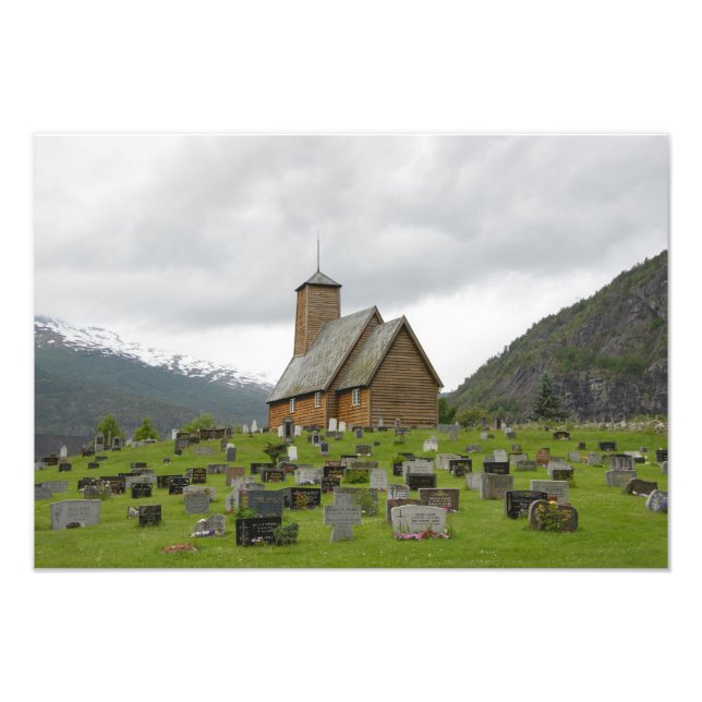 Foto Igreja de Stave com cemitério na Noruega (Frente)