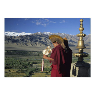 Foto Índia, Ladakh, Thikse. Monge budista sopra