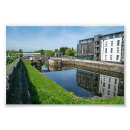 Foto Industrial Echoes: Modern Living on the Wakefield