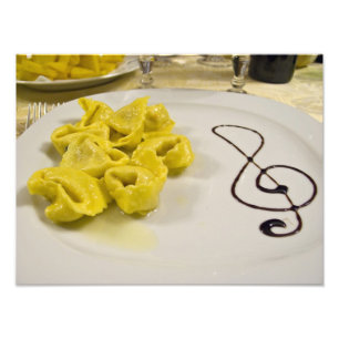 Foto Itália, Cento. Um prato de tortellini de queijo