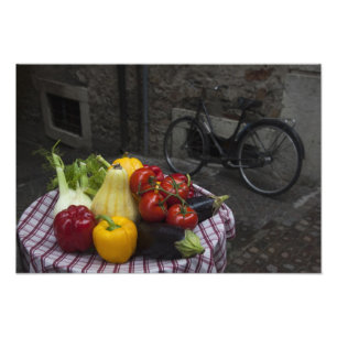 Foto Itália, Província de Brescia, Gargnano. Mesa com