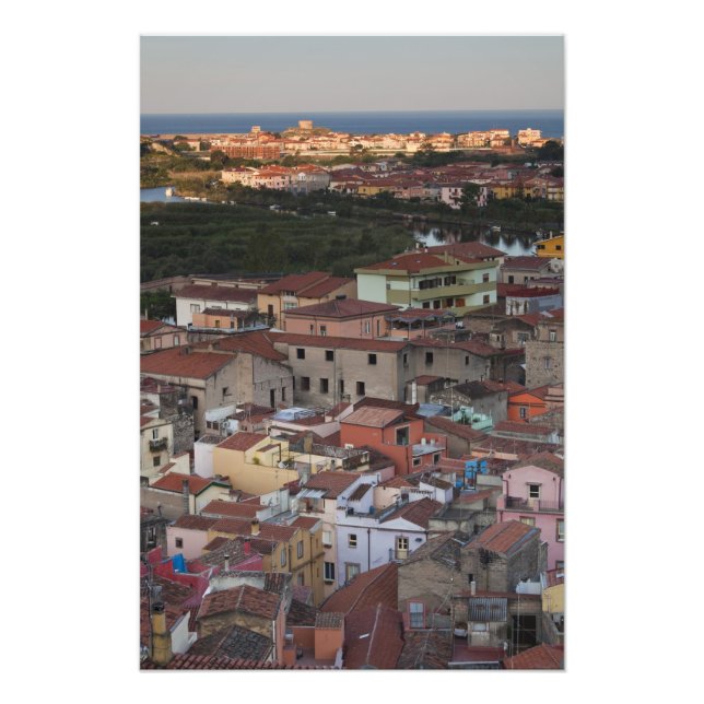 Foto Itália, Sardenha, Bosa. Vista urbana de Castello (Frente)