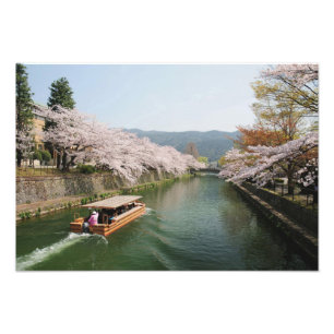 Foto Japão, Quioto. Visualização de flores no barco