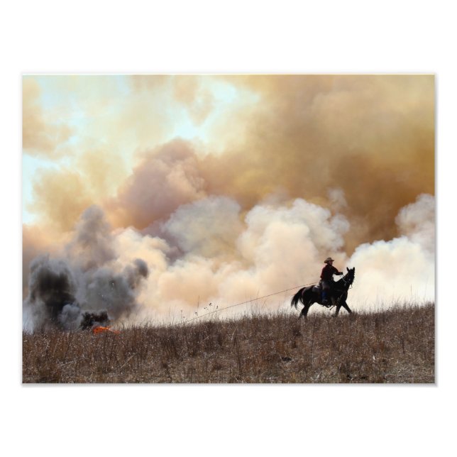 Foto Kansas Rancher Iniciando um Burn Controlado (Frente)