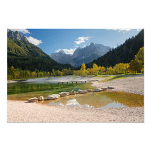 Foto Lago Jasna nos Alpes eslovenos no outono